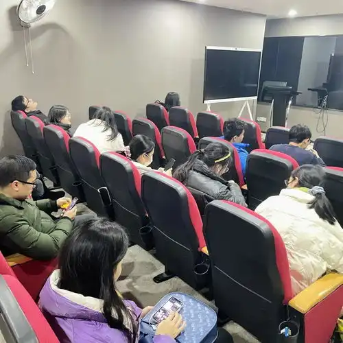 芙蓉律师事务所召开每周案例研讨会