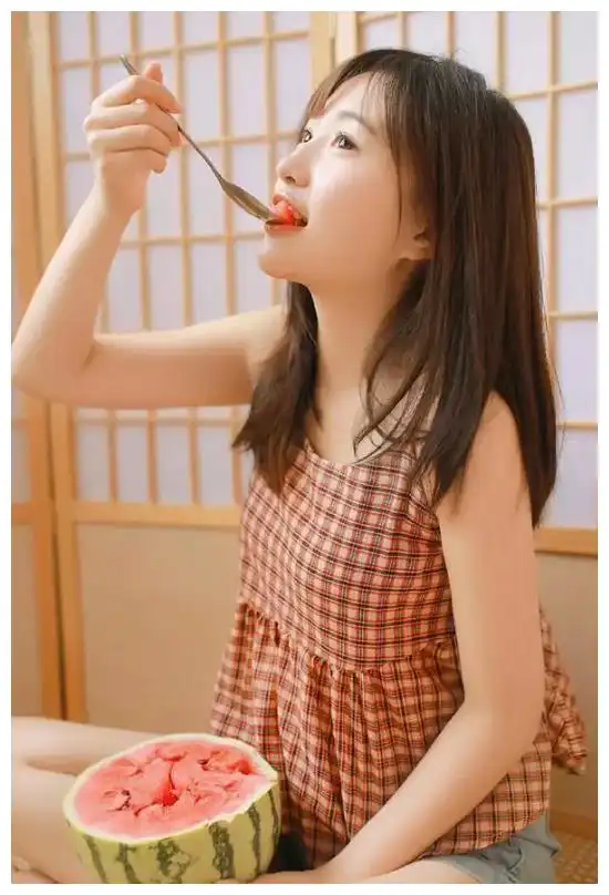 搞笑gif为了激发你的本能我只能这样做了...