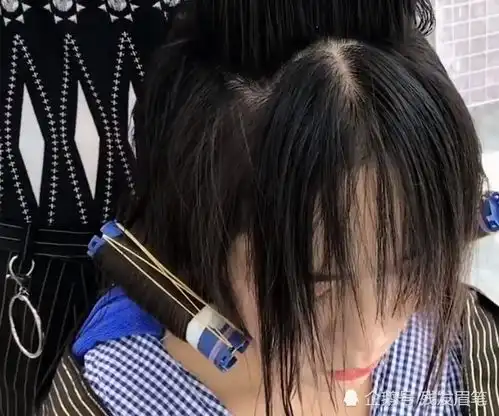 女学生换了款法式刘海后,意外成为一位高冷御姐