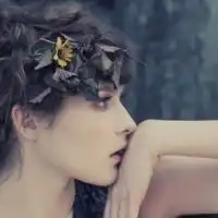深邃而迷人的眼神为你痴狂