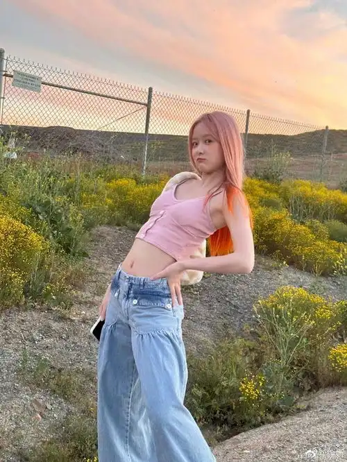 翻了翻徐娇的社交圈,发现她真是一个接地气的有趣的女子