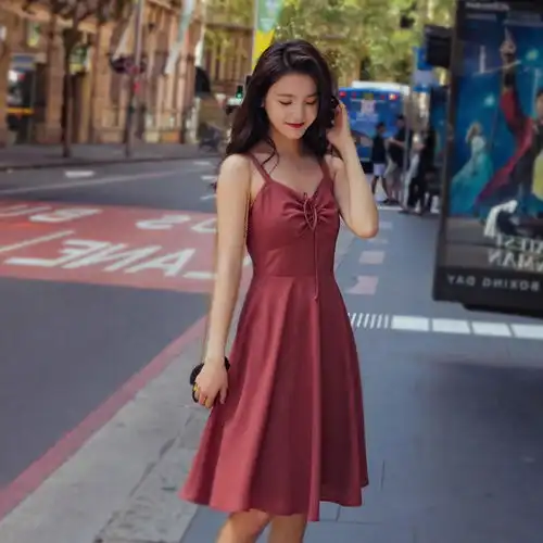 温柔风吊带裙,夏季显瘦衬气质