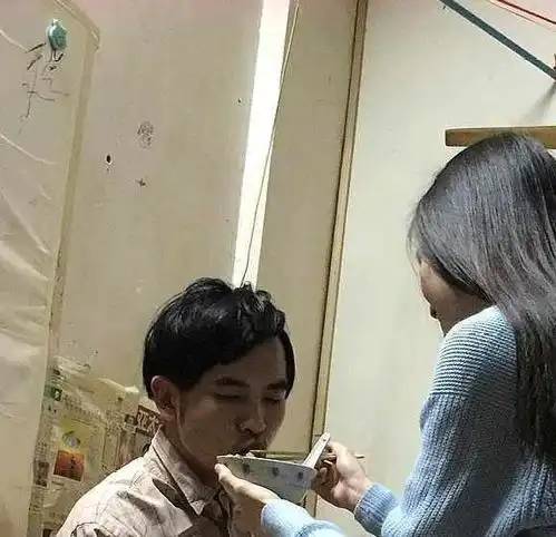 女大学生网恋结缘残疾男孩因为对方长得像周杰伦退学求嫁