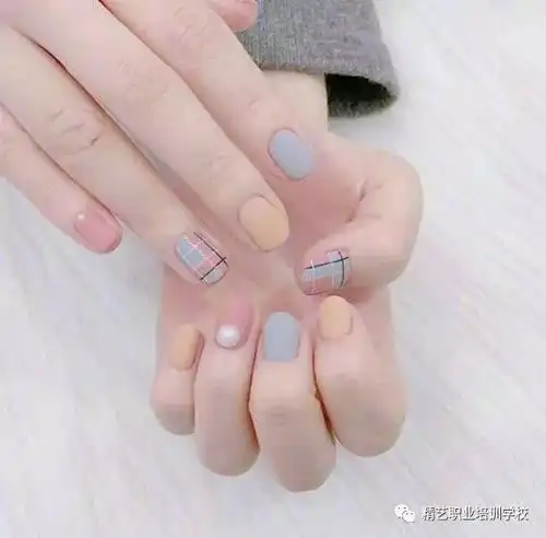高级又显白的磨砂美甲,这个夏天有了美甲才完整