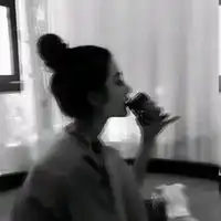 黑白美女头像侧脸头像唯美美女侧面黑白头像图片