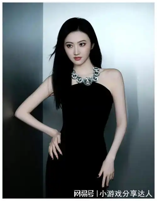 女星景甜又美又飒造型气质在线