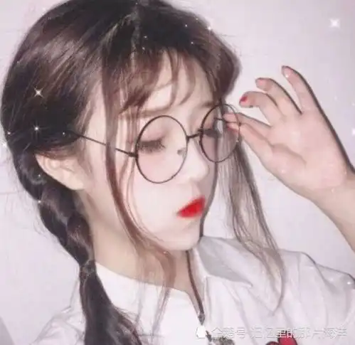 初中就戴眼镜的女孩子,多半是这3类人,难怪与早恋无缘