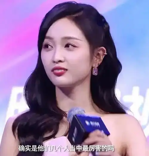 盘点做过烤瓷牙的明星孔雪儿不自然,吴宣仪嘴包不住,她最自然