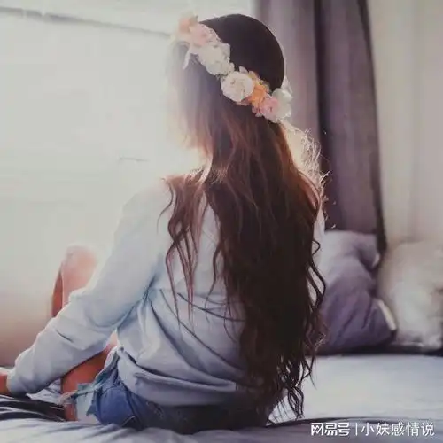 我每月给家里寄4000元,没想到钱被哥嫂独占,还让我妈睡猪圈