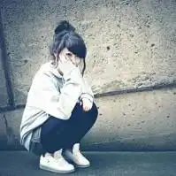 非主流意境女生qq头像幸福会一触即碎