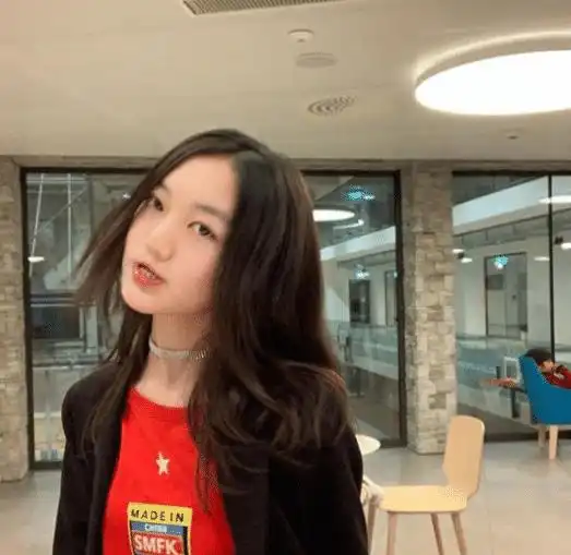 原以为李嫣已经够成熟了,但是看到她的闺蜜你们的世界我不懂