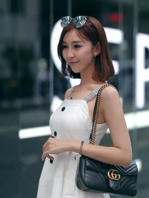 街拍时尚连衣裙,秀出不一样的美难怪这么美女都喜欢