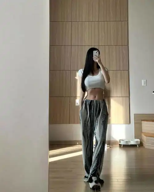 韩国极品女神白皙修长,纤细笔直,完美身材太绝了