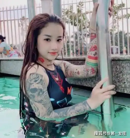可怕少女全身纹满纹身,霸气十足网友直言不敢娶