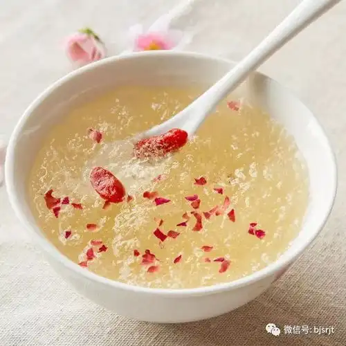 女人上了48岁别舍不得吃,这6种食物,补充胶原蛋白,皮肤嫩又白