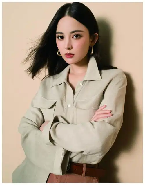 漂亮气质大方美女古力娜扎牛油果绿长裙清新可人写真