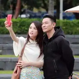 女生爱发自拍是因为自恋吗
