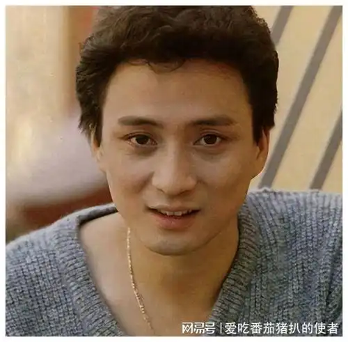 明明是一母同胞的亲兄弟,一个深情专一好男人,一个曾被骂到退圈
