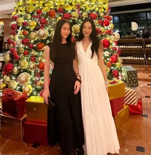 李连杰利智上山修行120天,称为了世界和平,21岁小女儿乖巧陪同
