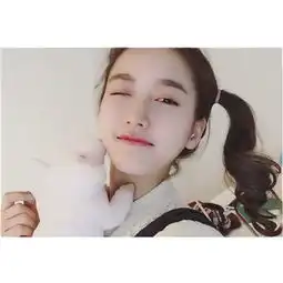 qq上下有白边的女生头像清新2018希望能做个没有回忆的人