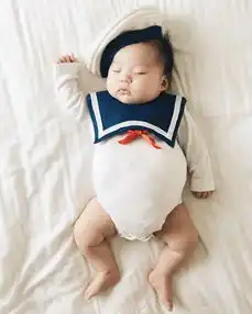 被扮成经典形象的小女孩