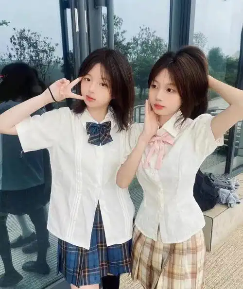 艺术学院女大学生自拍,高颜值与古风装扮的搭配,好养眼