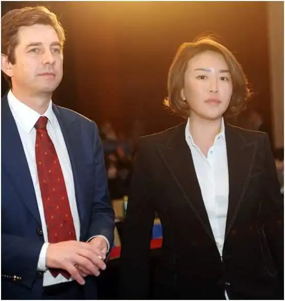 高晓松郎咸平站台后,36岁美女总裁被抓用简单套路如何骗上亿