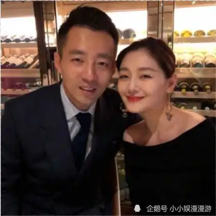 我承认咱羡慕了,汪小菲叫大s小女孩,晒出鸽子蛋大钻戒刻字表白