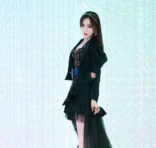 硬糖少女跨年造型公开,刘些宁大长腿,张艺凡小蛮腰,陈卓璇美过门面腾讯新闻