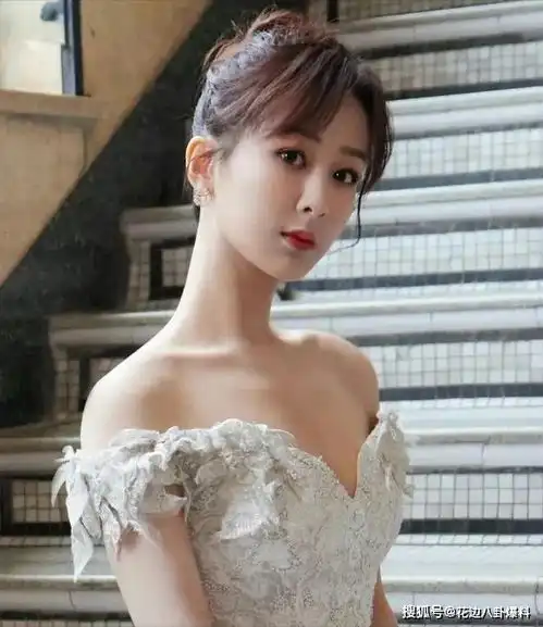 杨紫肩颈线很美吗网友直角肩天鹅颈,不愧是大美女