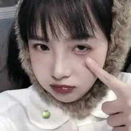 女生温暖小清新的高级感妆容头像