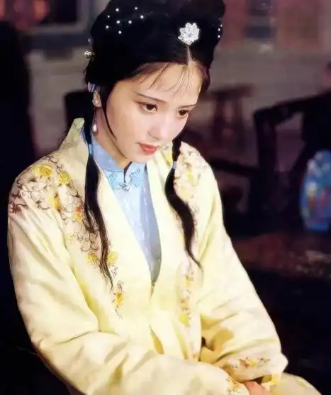80年代大陆古装美女,只服这10位,个个眉目传情,灵动自然