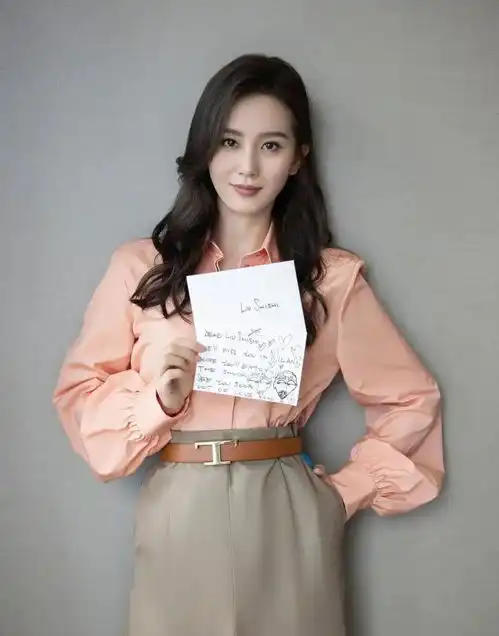 刘诗诗和韩国女星金珉周撞衫,都以气质美女著称,刘诗诗好看太多