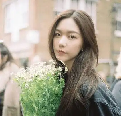 当红小生恋上圈内知名白富美粉丝辟谣视频上的人不是王一博