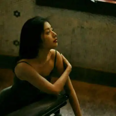 真人侧脸头像女长发侧脸回眸长发女头像图片