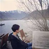 在每一个角落有他的背影