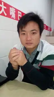 一个多愁善感的男人.静下来的时候点燃一根烟,放着熟悉的歌曲,静静的回忆着过去的点点