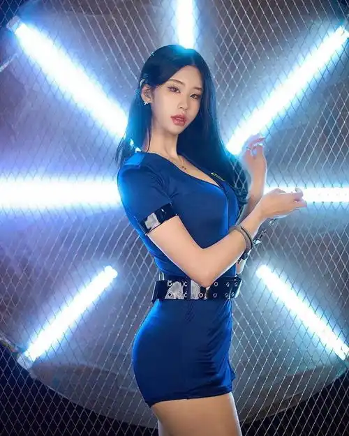 高挑气质美女个性写真图集