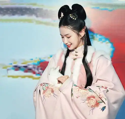 今年流行的秋冬款汉服,御寒又保暖,汉服小姐姐必备
