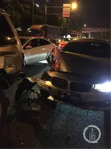 吵架中老公提离婚女子边哭边开车致五车追尾