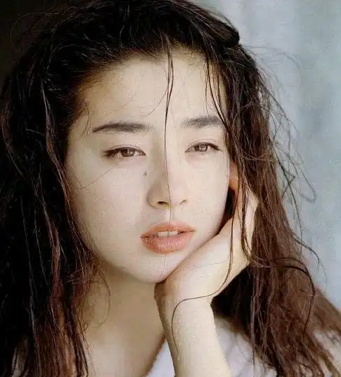 她是日本国民美少女历经裸照割腕风波