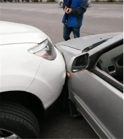 湖南男子设套让女友开车,蓄意制造车祸骗保死活与我无关