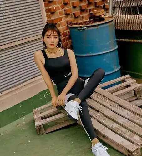 韩女团晒美照,身段紧致曼妙,小秀性感很迷人