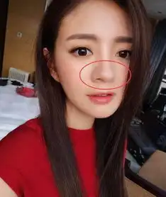 论女星p图过度唐嫣没膝盖,关晓彤p出7只脚趾,她更让人害怕