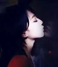 瞪着你让你自卑非主流女生主页框图