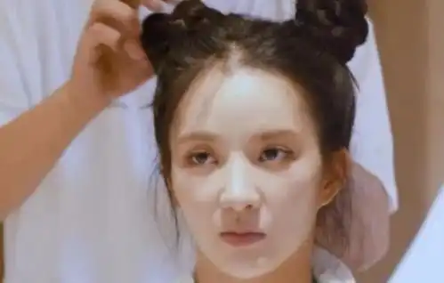 硬糖少女睡醒照,刘些宁睡眼朦胧张艺凡呆萌,希林怎么回事