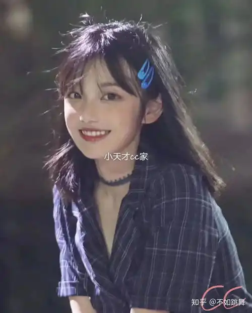 第一次染发是自己买染发膏染的还是去理发店染的
