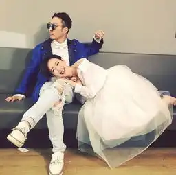 爱炫耀和老婆的爱情runningman爱妻疼家庭的代表就是haha