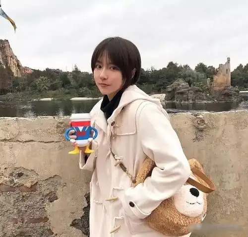 一个开挖掘机的大妞,成了虎扑直男的全民女神