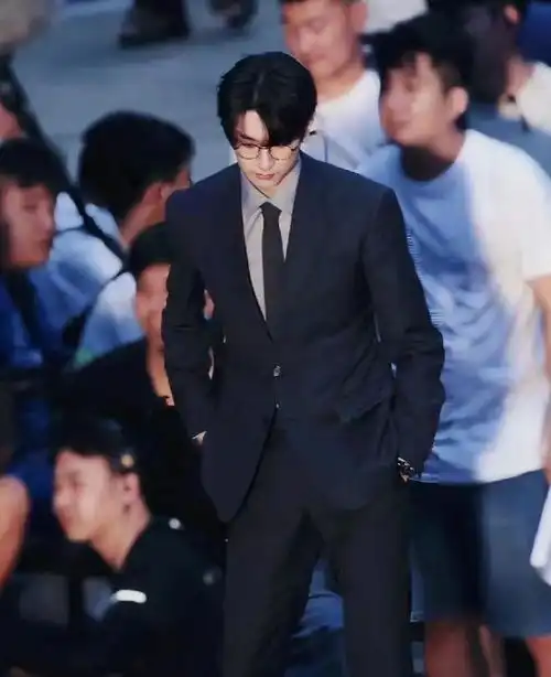 当男生戴上眼镜后会有什么变化呢